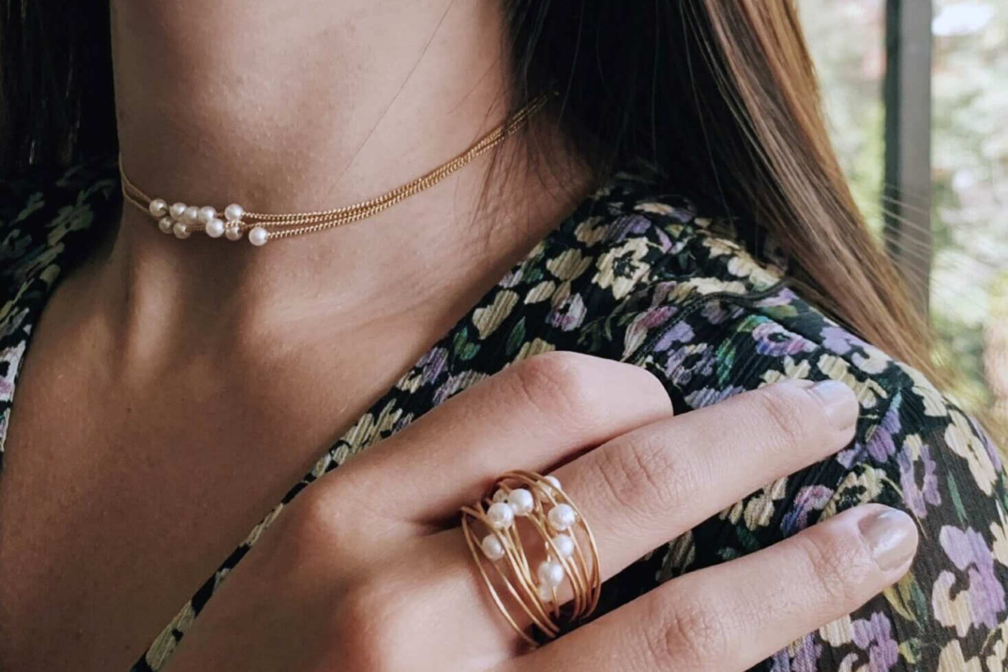 Collar con anillo hombre significado 2025